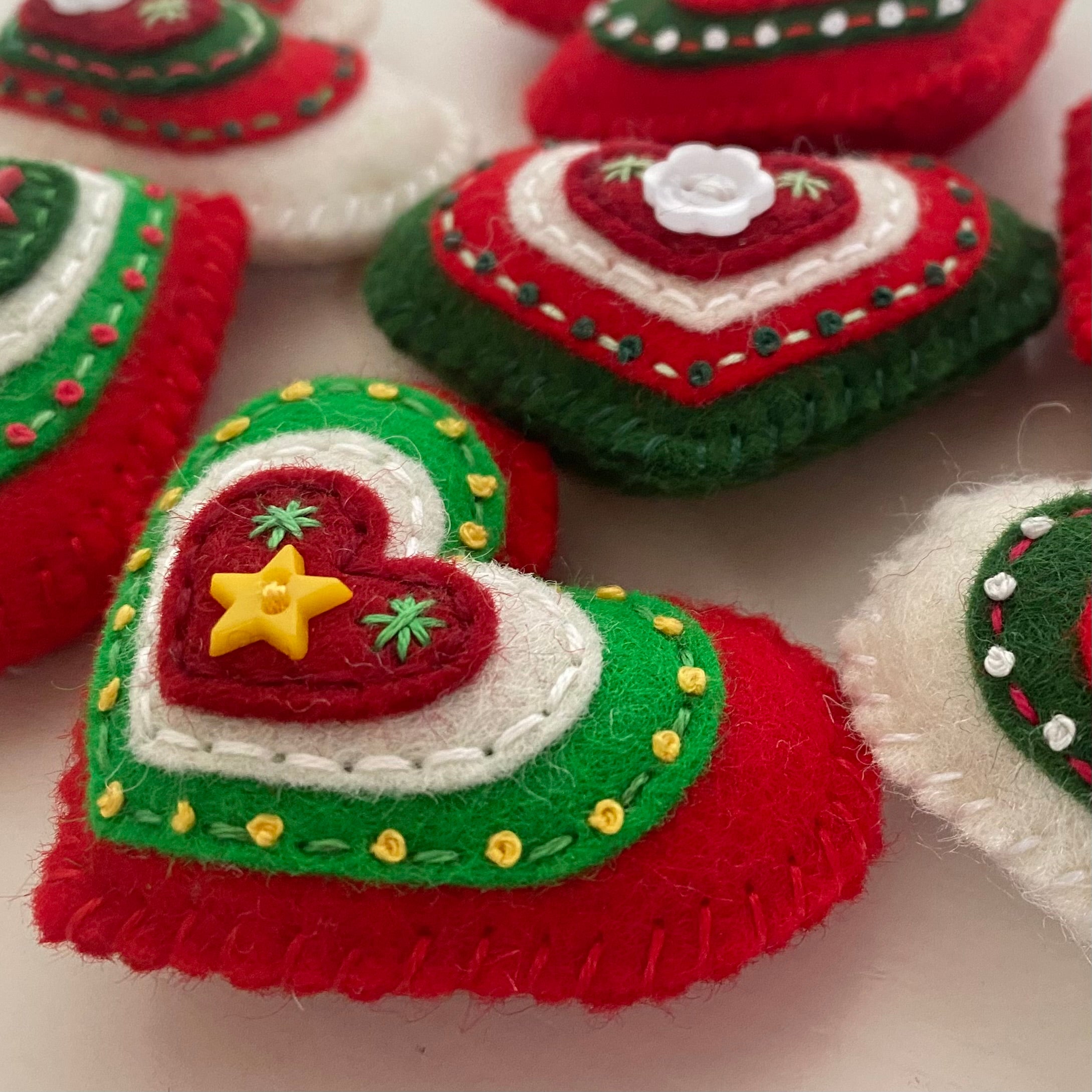 Christmas Embellished Heart (6cm)